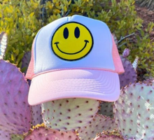 Load image into Gallery viewer, Smiley Face Hat
